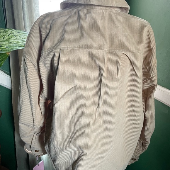 Avec Les Filles Cropped Corduroy Shacket - Picture 3 of 6